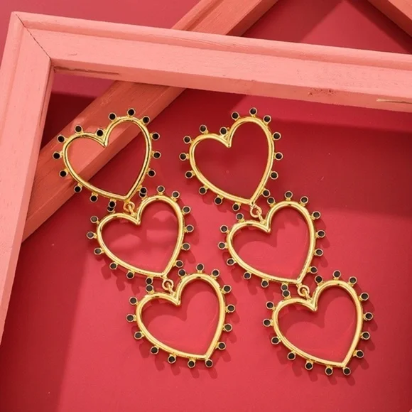 3/$30 💛 Large Heart Drop Earrings - Picture 3 of 6